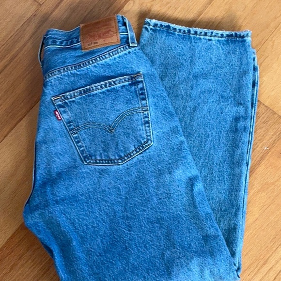 Levi's Classic Blue Ankle Jeans - Picture 5 of 5
